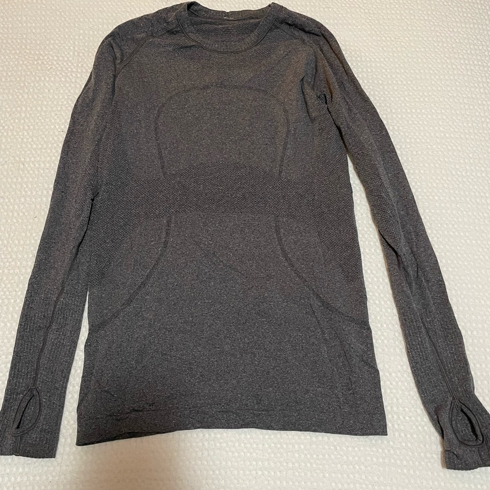 Lululemon run swiftly long sleeve size 6